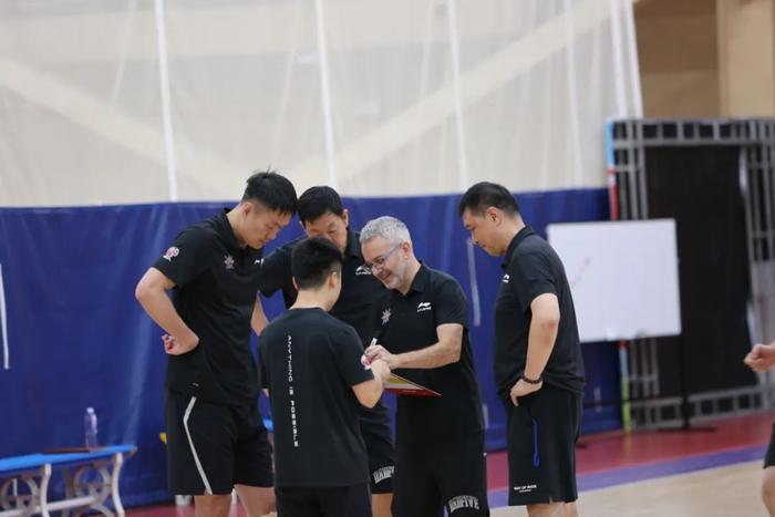 专业篮球运动员推荐的赛事训练计划_1